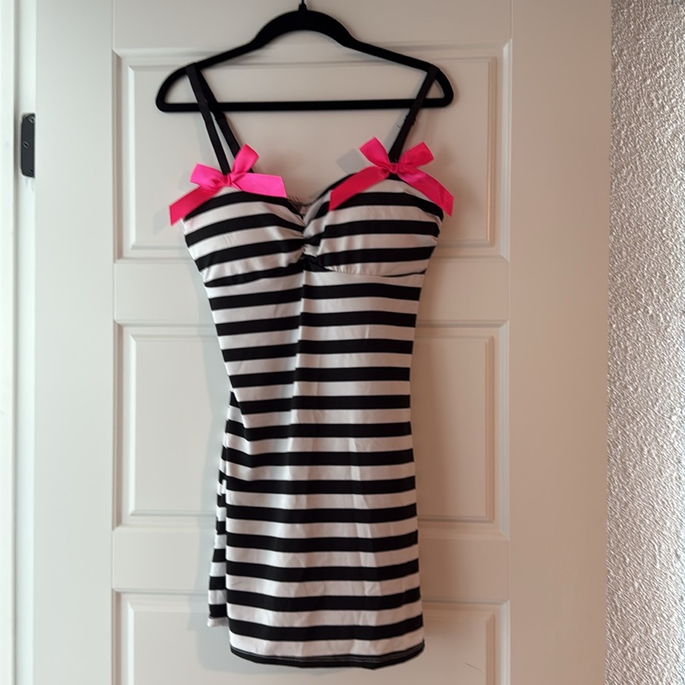 Dreamgirl Halloween Costume! - Picture 3 of 5